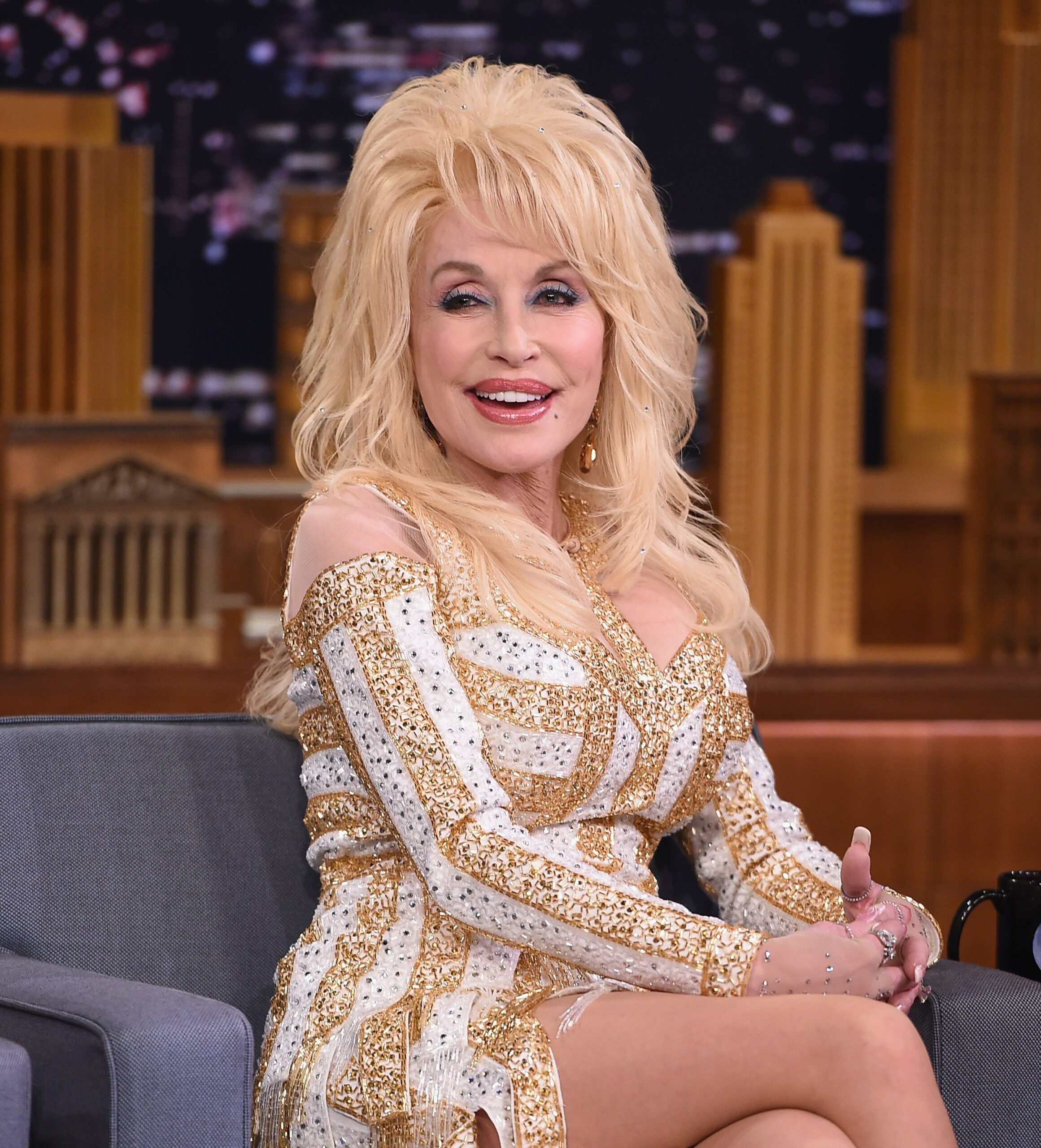 Dolly Parton at "The Tonight Show Starring...<!-- CONTENT END 2 -->
						</div>
						<!-- End Content -->
											</div>
				</div>
						</article>
		
	<aside class="sidebar c-4-12">
		<div id="sidebars" class="sidebar">
			<div class="sidebar_list">
				<aside id="search-2" class="widget widget_search"><form method="get" id="searchform" class="search-form" action="https://celebnewsflash.com" _lpchecked="1">
	<fieldset>
		<input type="text" name="s" id="s" value="Search the site" onblur="if (this.value == 